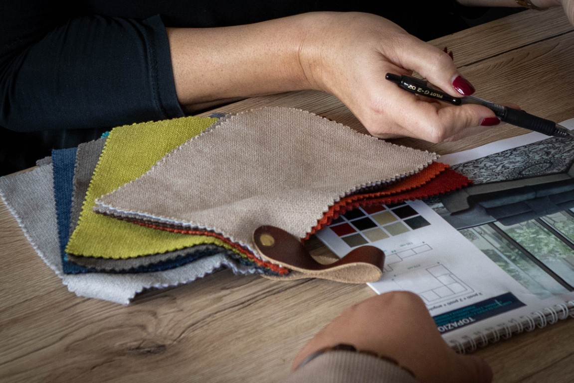 scelta dei tessuti - produzione divani puglia - itria divani